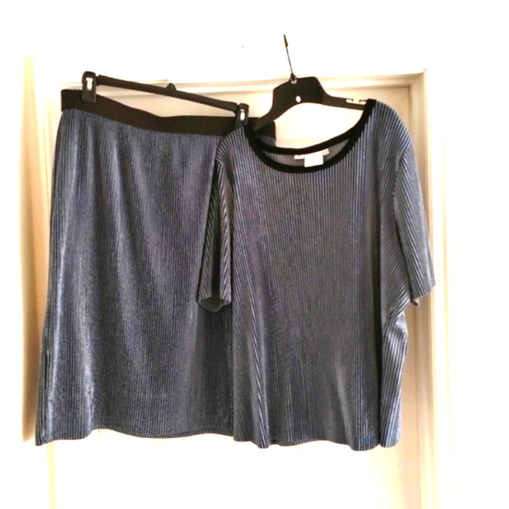 - Pleated blue 2 piece outfit size Large